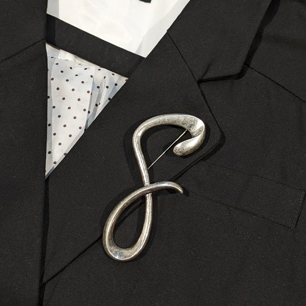 

Минималистская брошь Lucky Eight-Line для элитного костюма