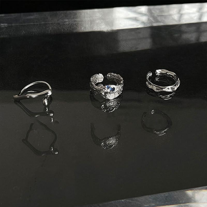 Stylish Minimalist Cold S925 Silver Ring With Unique Blue Sapphire Elements And Size Adjustable