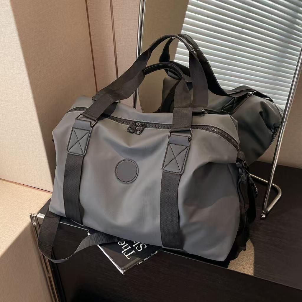 High-Capacity Business Travel Shoulder Bag - Convenient Overnight Handbag