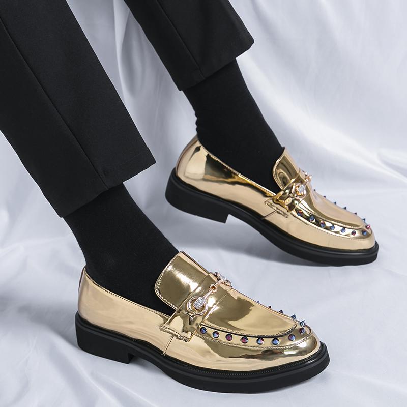 Pointed-toe patent leather glossy rivet leather shoes for men's business formal wear British casual gold performance shoes