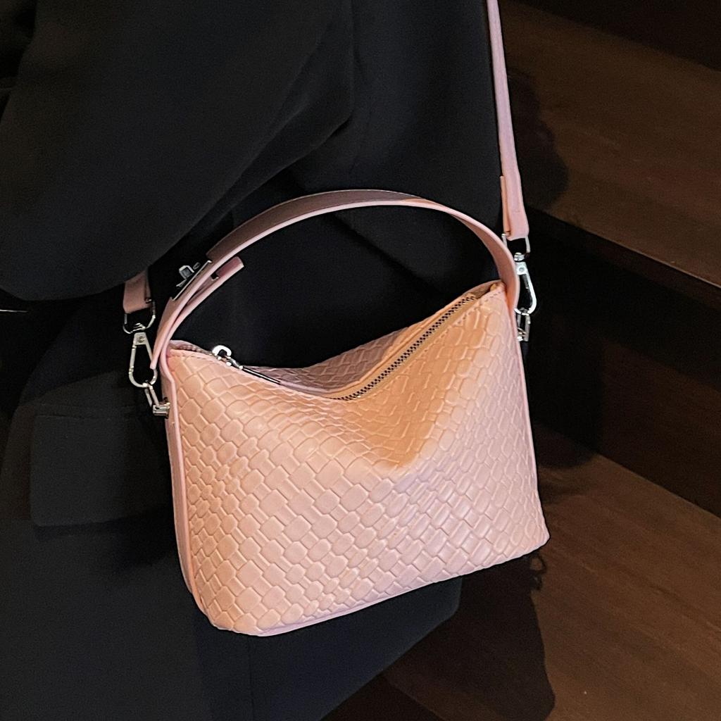 Niche popular textured woven bag women's 2025 spring and summer new Korean version fashionable and elegant one-shoulder portable messenger bag