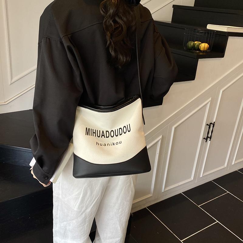 Spring and Summer New Messenger Bag Women's Large-capacity Class Commuter Bag Casual Versatile Shoulder Bucket Bag