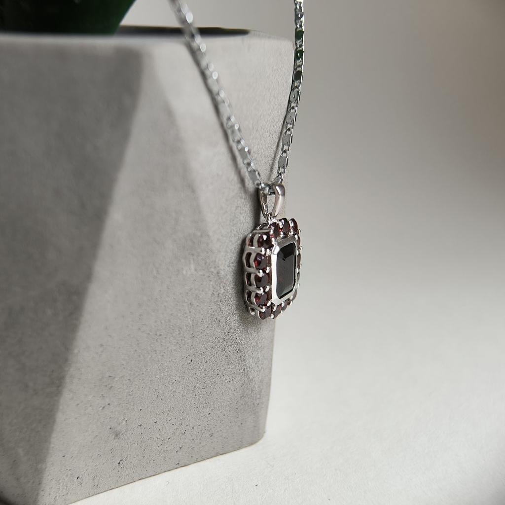 Silver Pendant with Garnet 4.575ct (2181392)