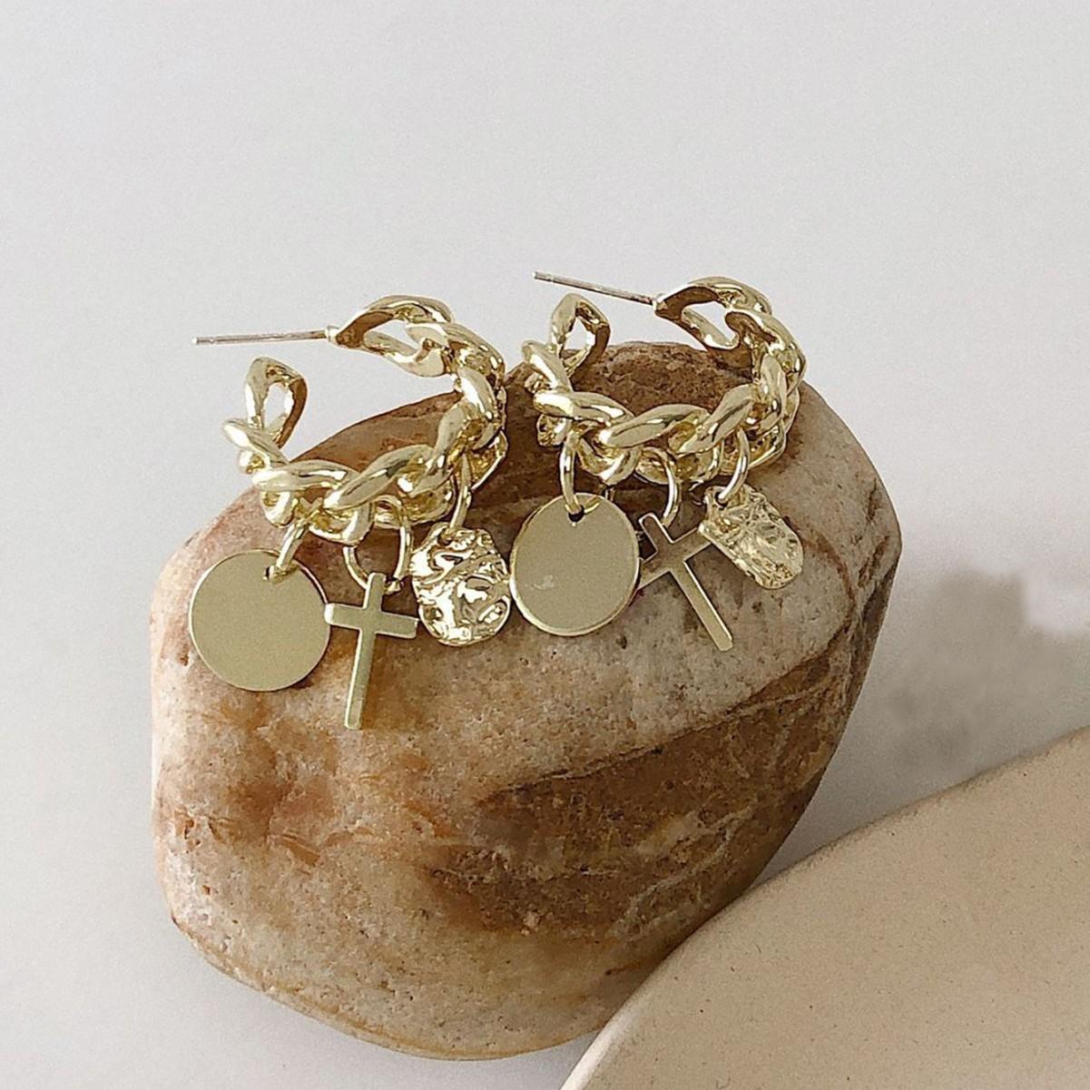 

Vintage style open chain shape cross earrings for women золотий