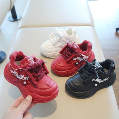 Sapatos esportivos infantis 2025 primavera e outono novos sapatos de pai para meninos moda sapatos brancos pequenos para meninas sapatos casuais para bebês de sola macia