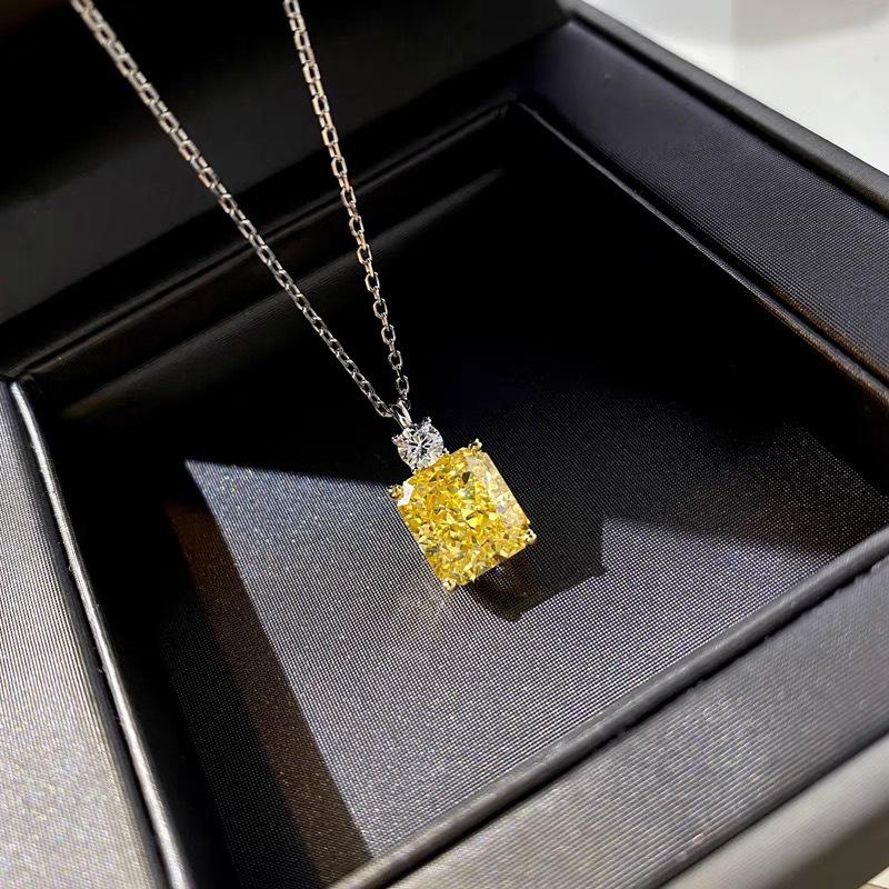 Yellow Diamond Gem Clavicle Necklace for Women - Elegant & Versatile Design