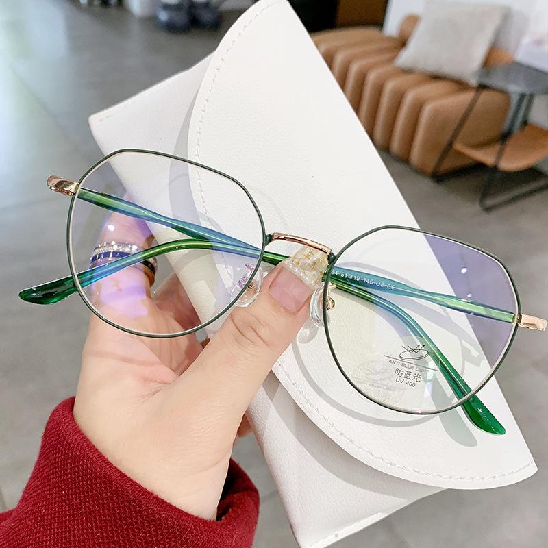 Luxury Vintage Myopia Glasses for Women Unisex Blue Light Blocking Round Eyewear Fashion Nearsight Eyeglasses