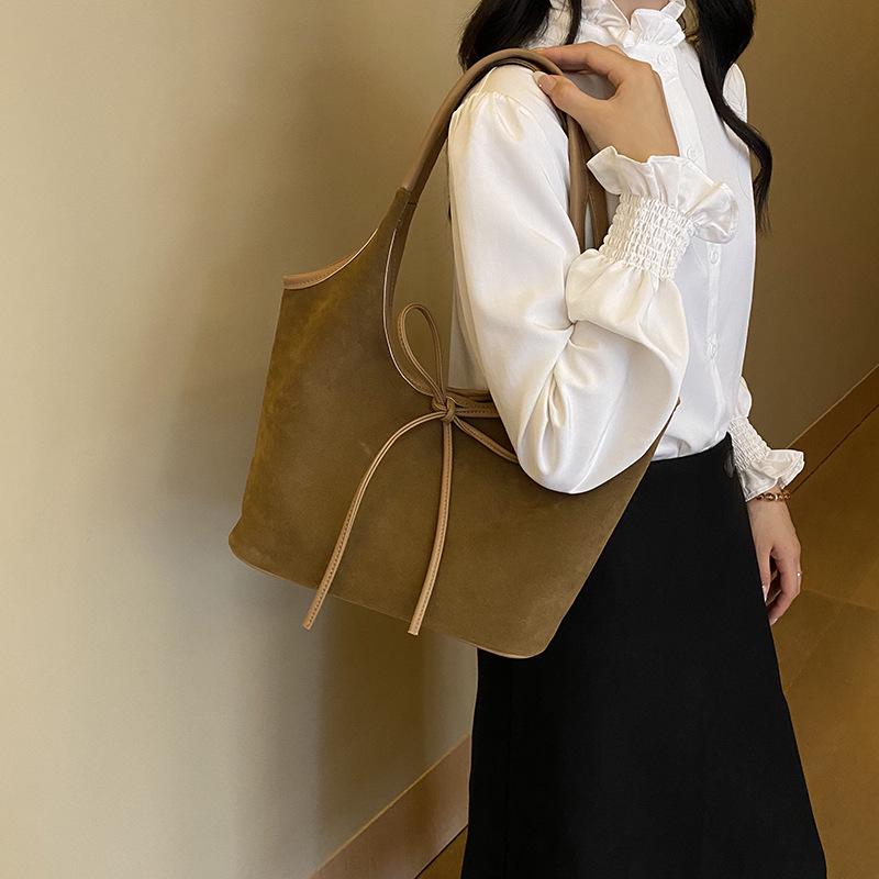 2025 Herbst/Winter Koreanischer Stil Mattiert Retro Tragetasche: Trendige Damen-Umhängetasche mit großem Fassungsvermögen
