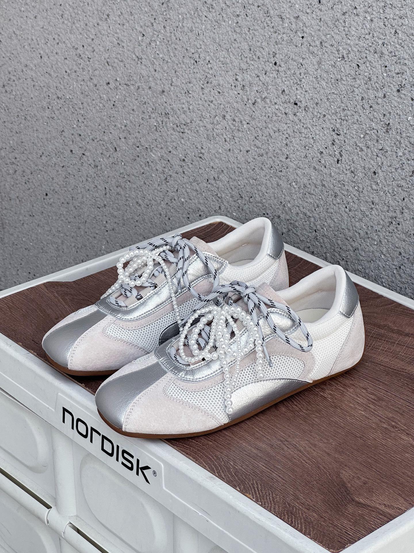 

ins style color matching German training shoes women s 2025 spring new mesh breathable pearl shoelaces niche shoes flat baseplate shoes 35