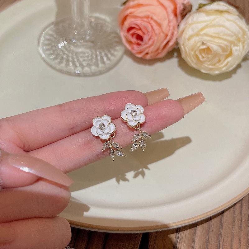 S925 Silver Needle Korean Floral Earrings: Versatile Pearl Design with Trendy Forest-Inspired Style