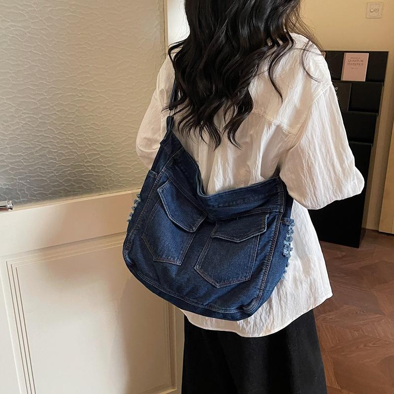 New Fashi Denim Shoulder Bag Large Capacity Fashiable and Versatile Crossbody Bag for Women College Students Commuting Bag