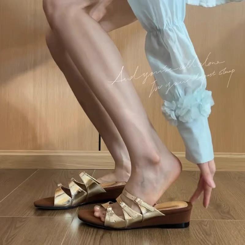 Fashion Slippers Women Summer Shoes Slides Pantofle Fashion On A Wedge Silver 2025 Luxury Shoes On A Wedge Womens Slippers Outdoor Luxur