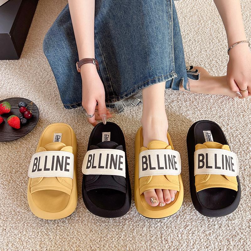 Super Fire Beautiful Thick-bottomed Cool Slippers Women's Summer Wear Fashion with Skirts 2025 New Going Out French Flat-bottomed Slippers