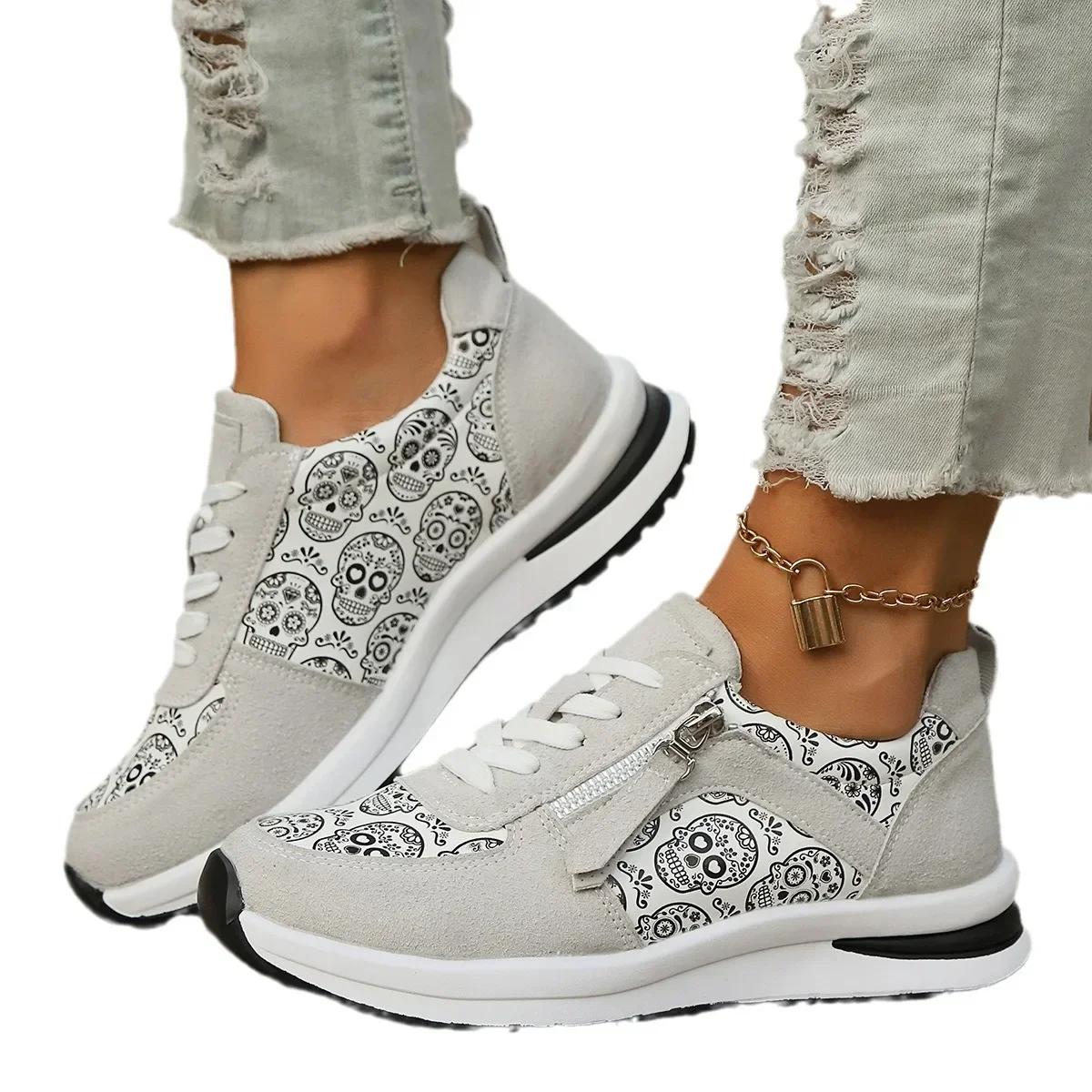 Мода 2024 года. Повседневная модная удобная женская обувь на танкетке. Универсальная — фото 6