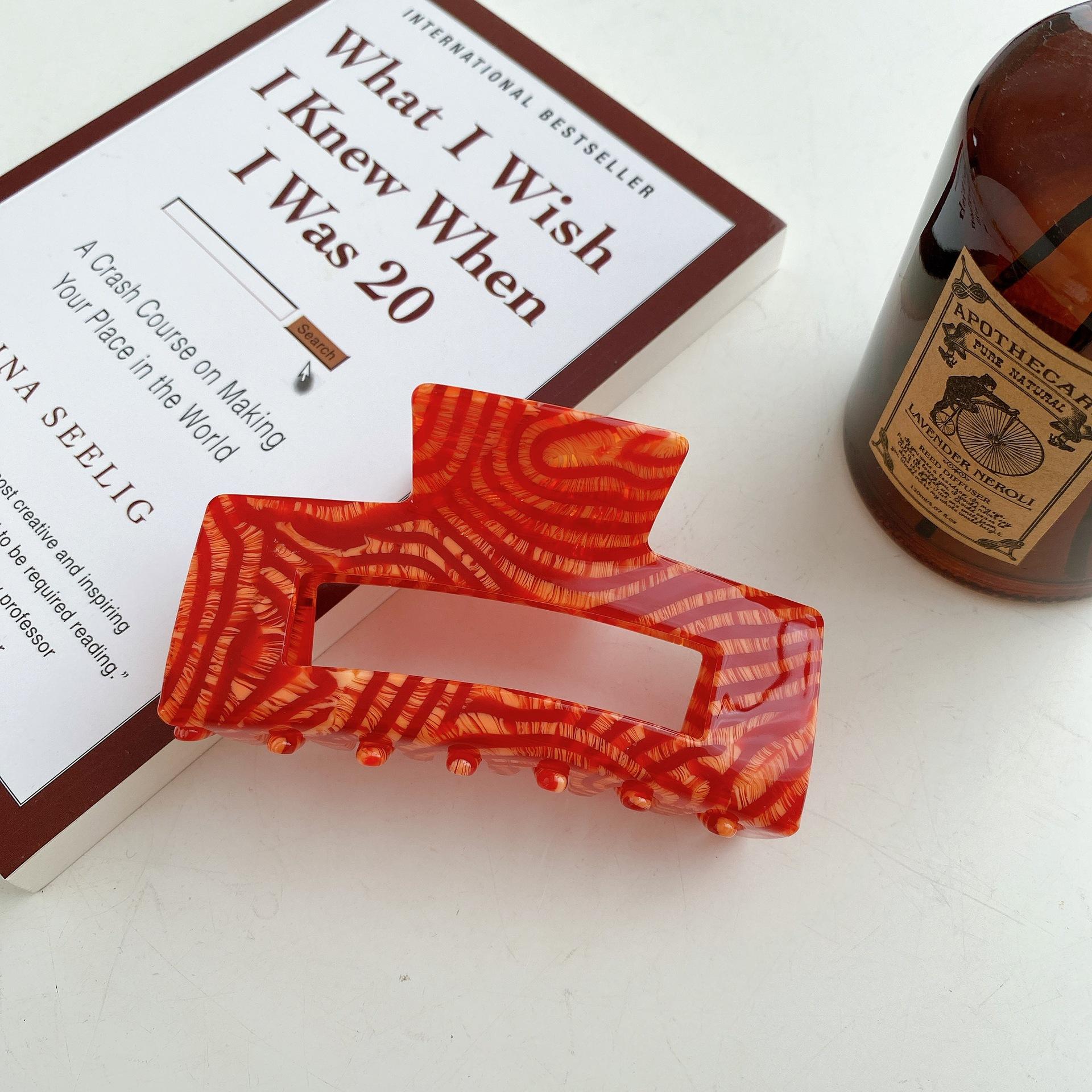 

Stylish Creamy Retro Hair Claw Clip With Geometric Lines Large Size Perfect For Women Fashionable Red Stripe