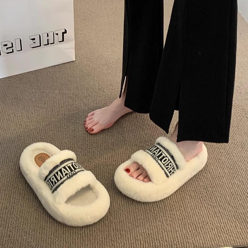 Mao Mao slippers women wear thick soles autumn and winter Internet celebrities Mao Mao shoes European fashion home plush slippers spring and summer