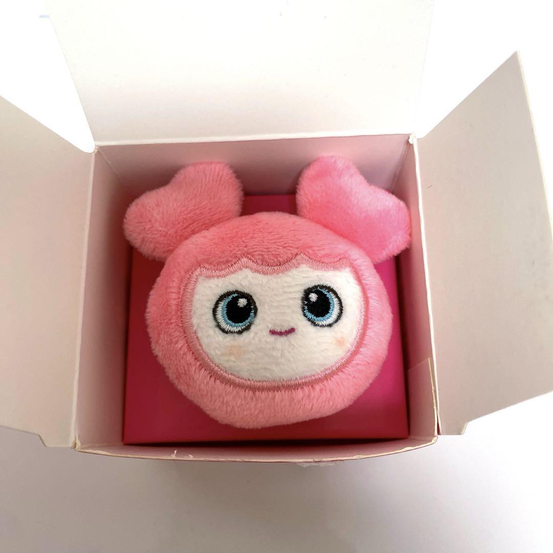 

[USED] TWICE Momo Mobley Plush Ring