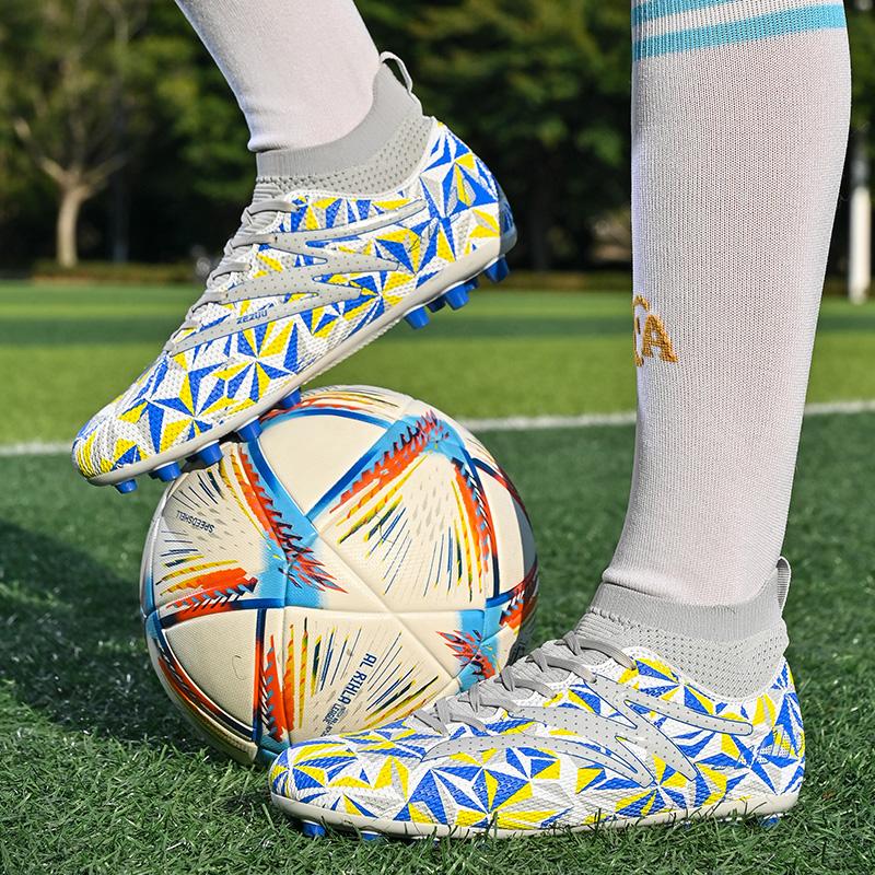 Men Soccer Shoes Kids Football Boots Women Professional Soccer Cleats Antiskid Chaussure Football TF/FG Outdoor Football Shoes
