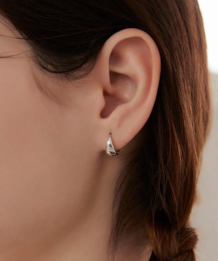 Dmoment Nevaeh One-Touch Silver Earrings (925 Silver)