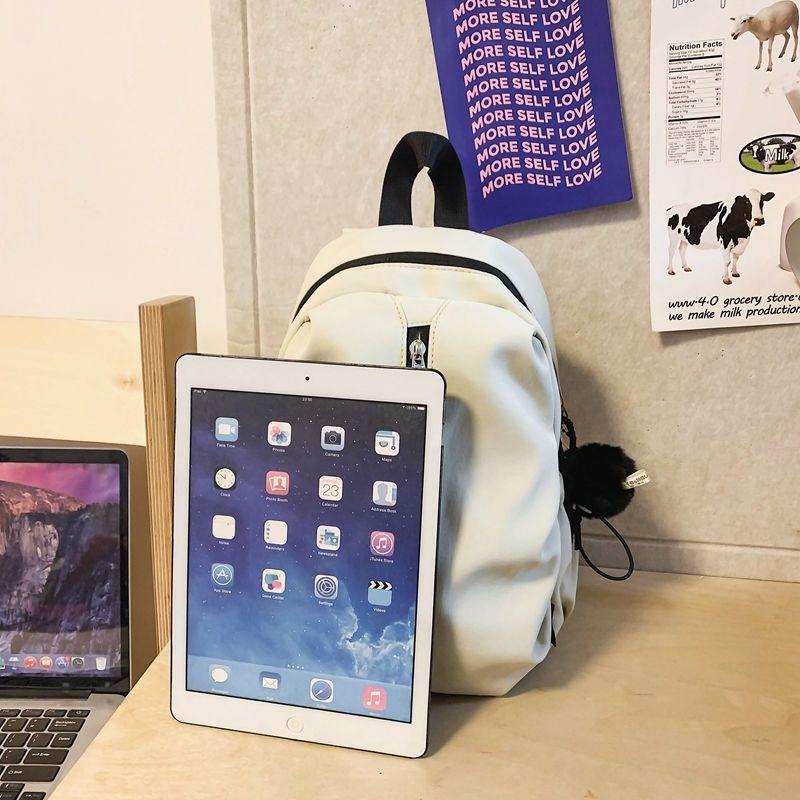 Lightweight Travel Backpack Stylish Hiking Bag Casual Outdoor Schoolbag for College Students Minimalist Design Backpack