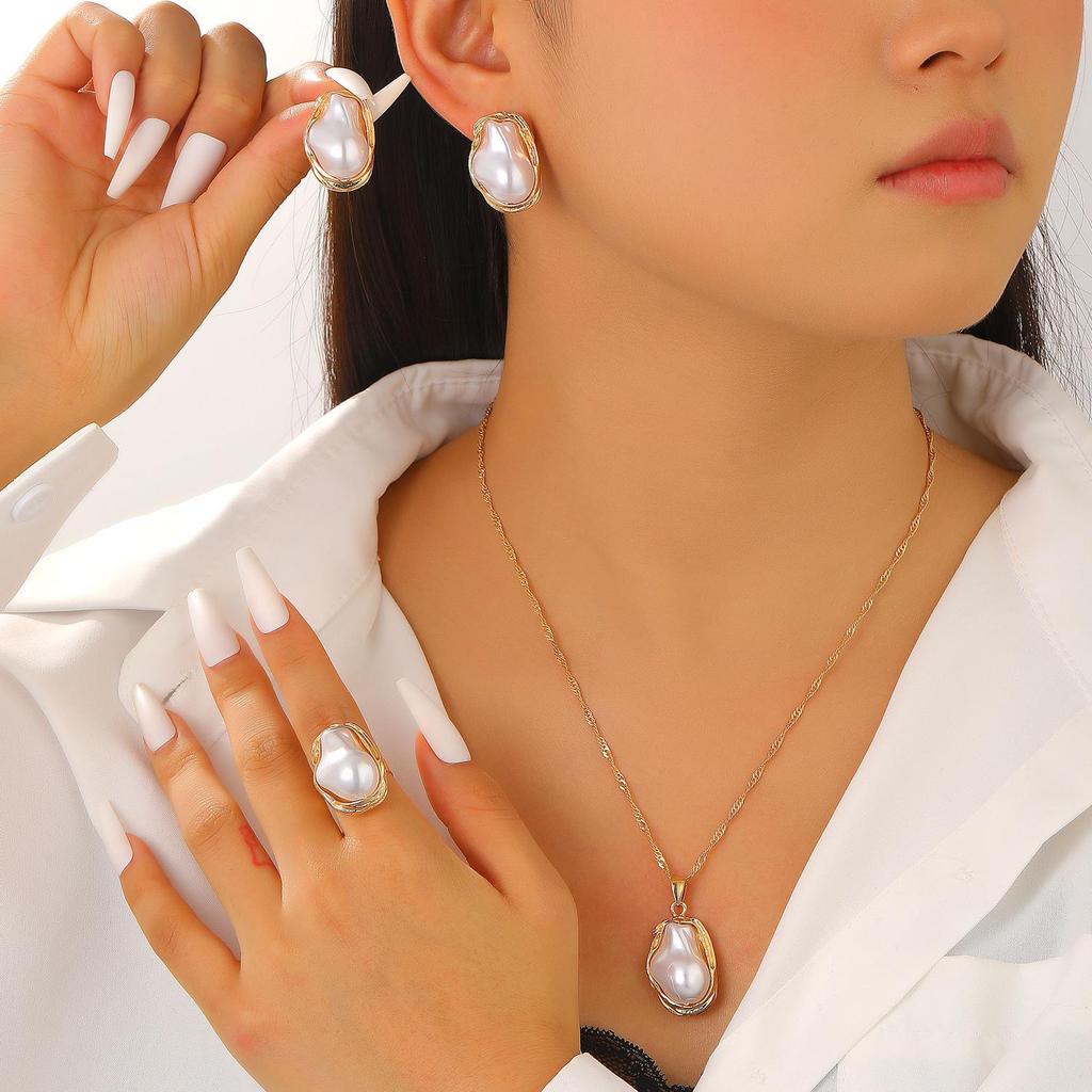 Baroque Pearl Choker - European & American Style with Irregular Design, Simple Metal Open Necklace