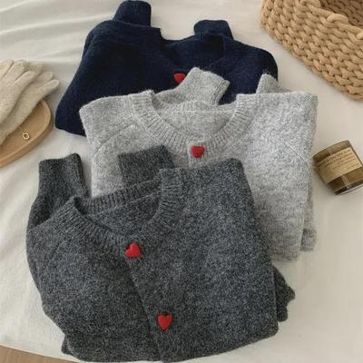 Γυναικεία Ρετρό Σκούρα Γκρι Μάλλινη Ζακέτα - Άνετο Πλεκτό Πουλόβερ με Κουμπιά Αγάπης & Μανίκια Ραγκλάν για Φθινόπωρο/Χειμώνα