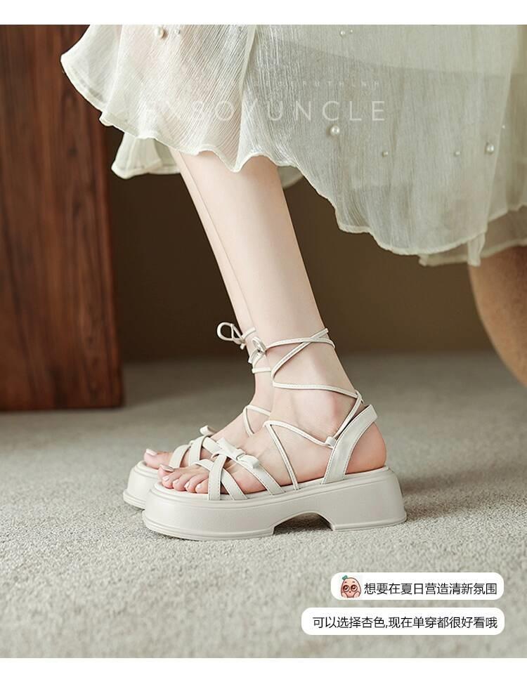 

Мода 2025 Летняя мода Новый стиль Танкетка Толстая подошва Женские сандалии с открытым носком Толстый каблук Ремешок Внешние шлепанцы 35 бежевый