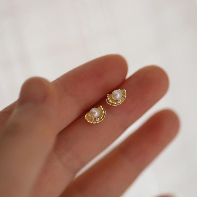 

925 Sterling Silver Plated 14K Gold Shell Earrings with Artificial Pearls Elegant Lightweight Luxury Women s Jewelry Silver