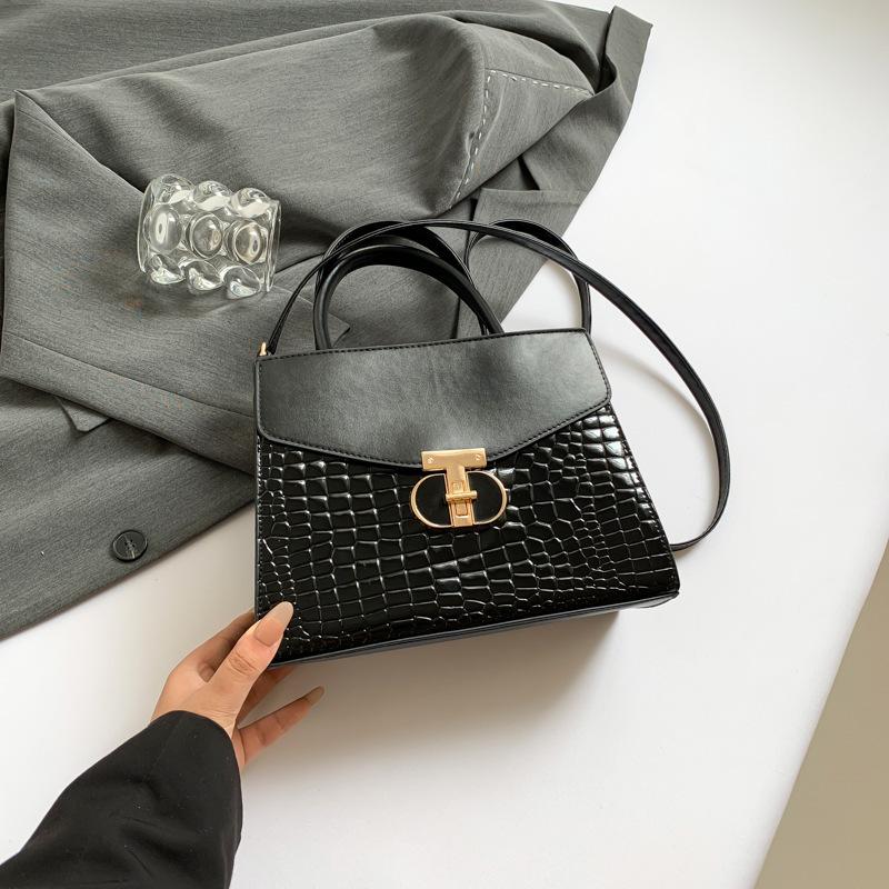 Casual fashion simple retro 2025 summer new personality beautiful foreign style retro shoulder portable small square bag