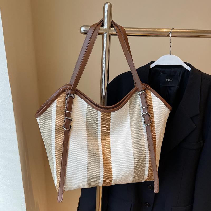 

Женская сумка через плечо большой вместимости, новая ретро-сумка с контрастными цветами, модная сумка-тоут с персонализированным полосатым принтом 43*13*32cm