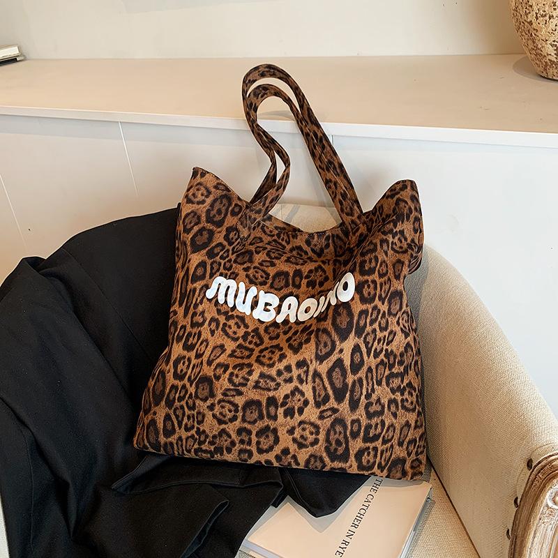 

Leopard print commuter tote bag women s large-capacity new casual shoulder multi-function lightweight shoulder