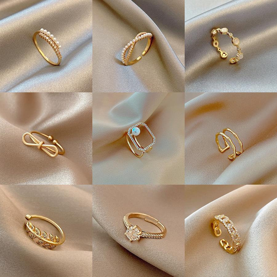 Orecchini ad anello semplici e alla moda, design leggero e alla moda di nicchia