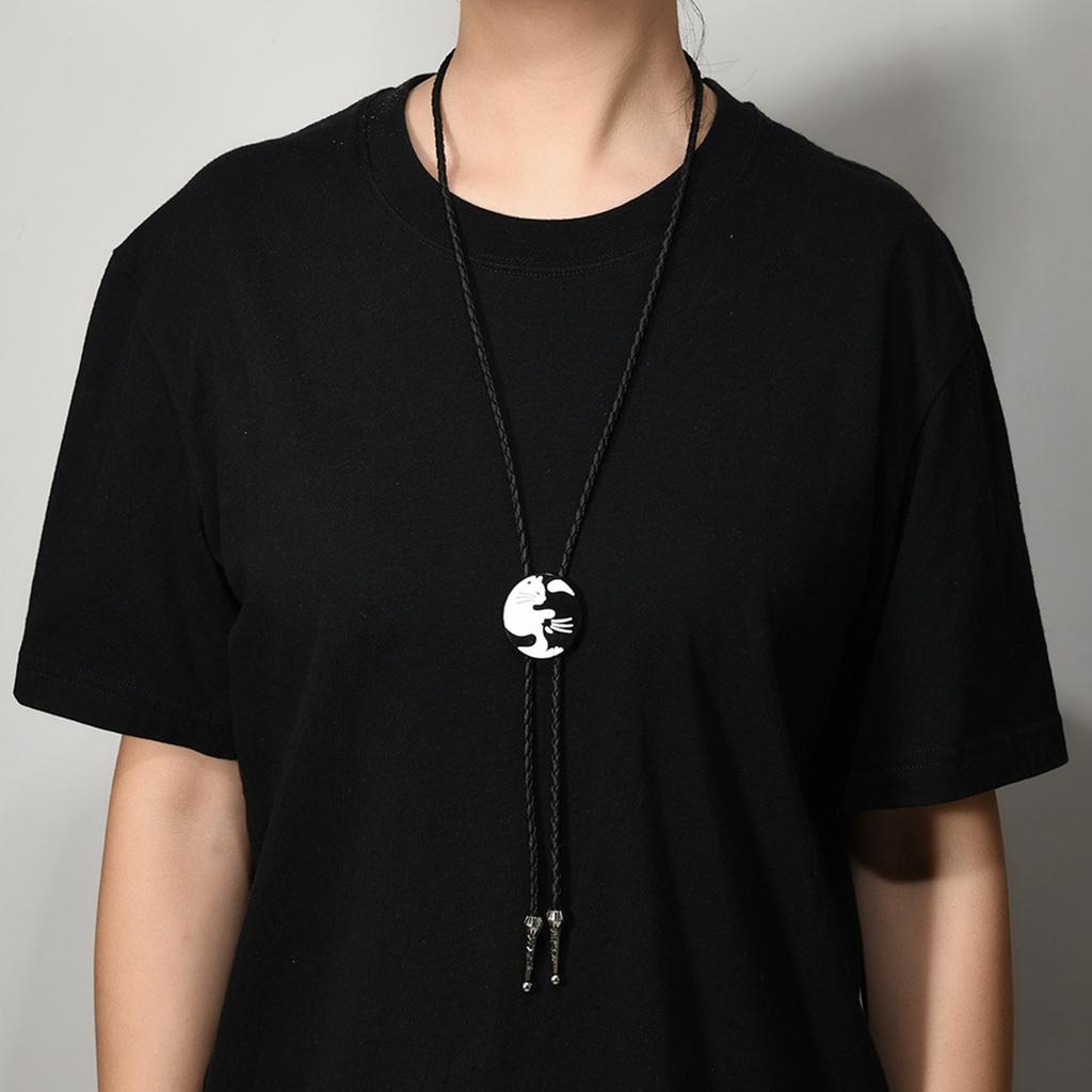 Einzigartige Western Rodeos Bolo Krawatte mit Emaille Metallabzeichen Anhänger Lederkordelkette für modebewusste Männer