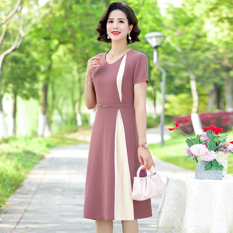 Elegant Summer Dress for Mid-Aged Women: Fashionable & Slimming with Short Sleeves
