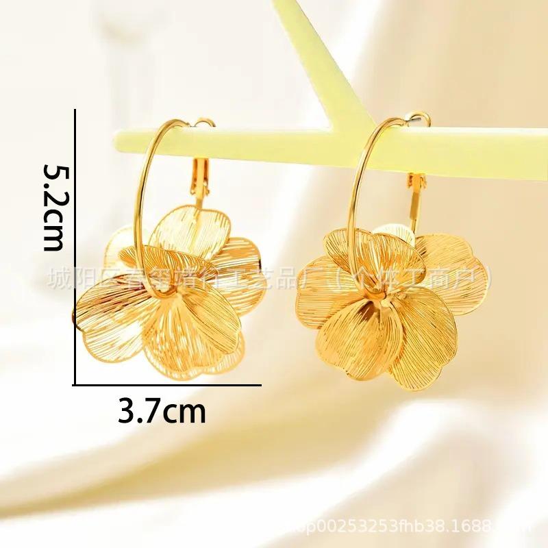 New Light Luxury High-end Golden Flower Earrings Fashionable Personality Niche Exaggerated Earrings Sweet Temperament Ear Jewelry