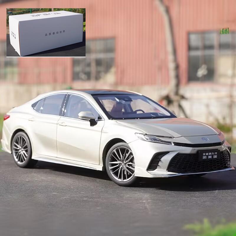 YVAZ6 1/18 TOYOTA Camry Alloy Car Model Diecast Metal Vehicles Car Model Miniature Scale High Simulation Collection Childrens Toy Gift