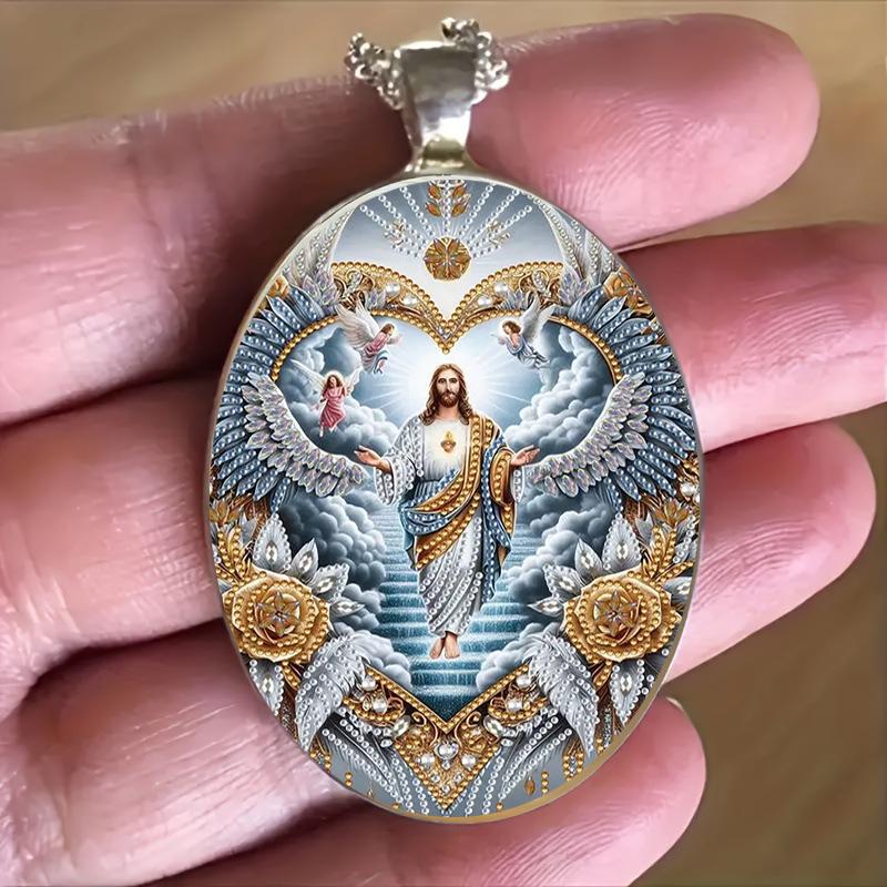 A vintage Jesus like pendant Christian Jesus time gem glass pendant necklace suitable for men and women to wear everyday