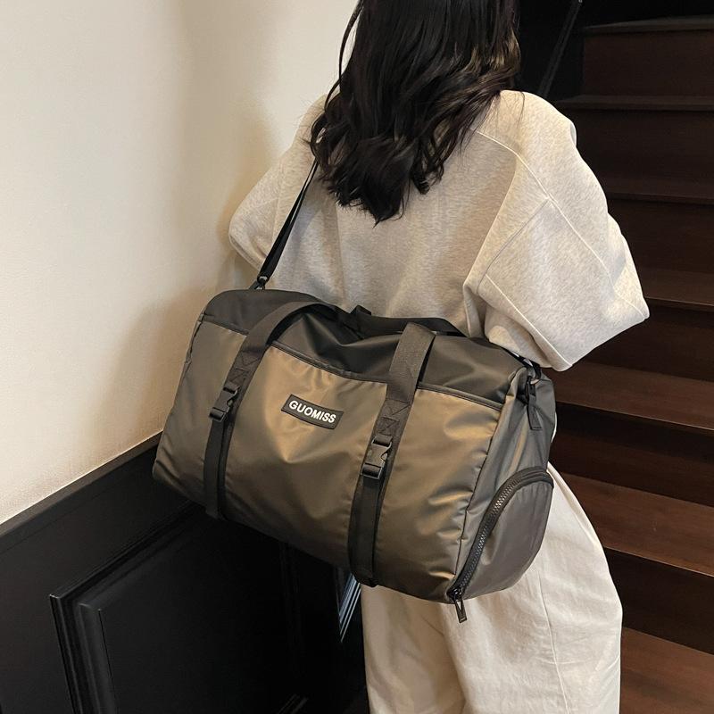 Large Capacity Short Distance Duffle Bag Travel Bag Simple Casual Handbag Men's Light Crossbody Sports Bag Women's Gym Bag