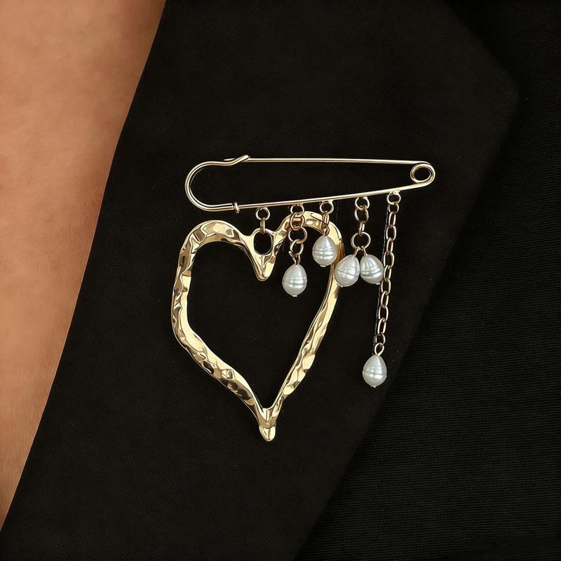 Decoration Imitation Pearl Tassel Chain Metal Brooch Korean Metal Heart Brooch for Women Men Suit Pin Cloth Jewelry Accessories