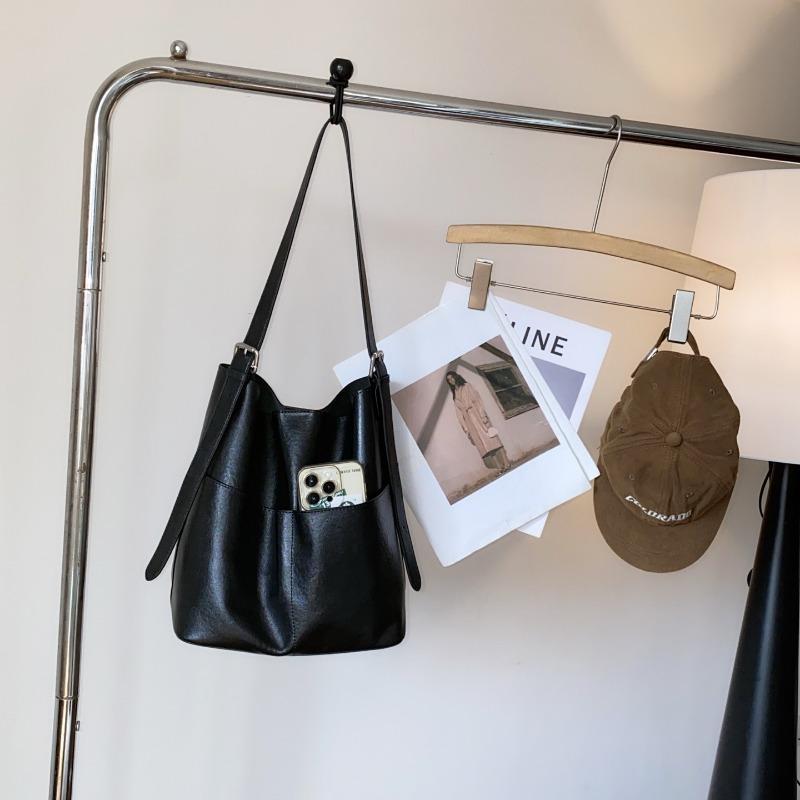 Genuine Leather Women's Bag with A Niche and High-end Design, Single-shoulder Underarm Bucket Bag