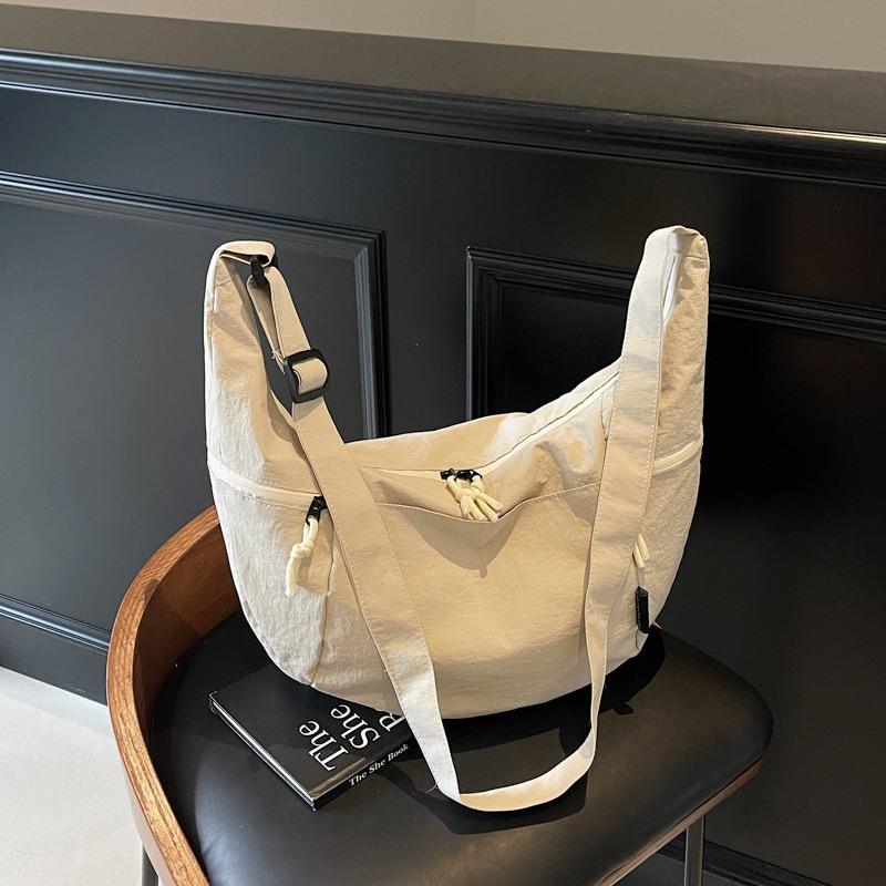 Large-capacity bag women's summer new niche design shoulder messenger bag simple commuter dumpling bag