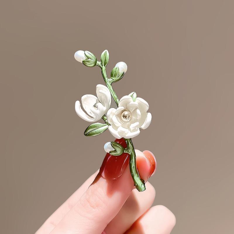 Vintage Art Magnolia Brooch Korean Ins Style Pin Exquisite and Elegant Jewelry Accessories Party Birthday Daily Decoration Gift