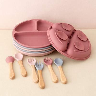 Conjunto de talheres de silicone para alimentação de bebês, 3 peças, prato de silicone com cabo de madeira, colher, garfo, utensílios de mesa para treinamento de bebês sem BPA