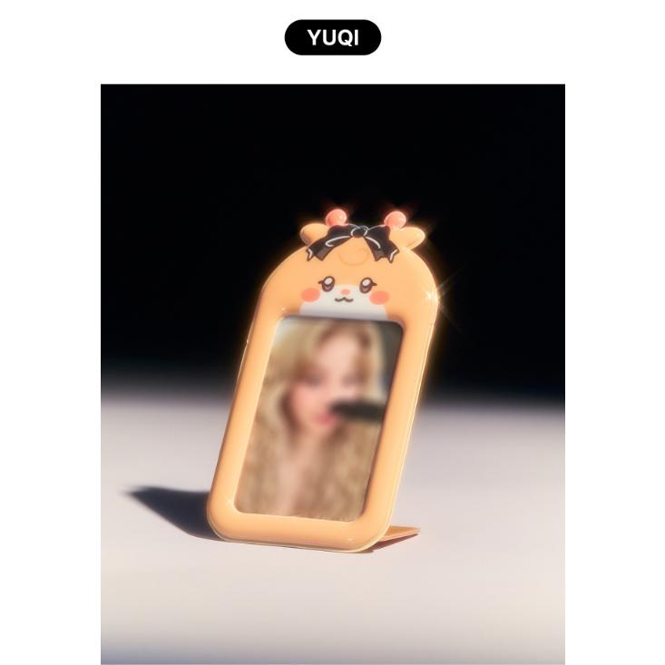 

i-dle Мы POP-UP Магазин ПВХ Подставка-держатель для фотокарточек YUQI