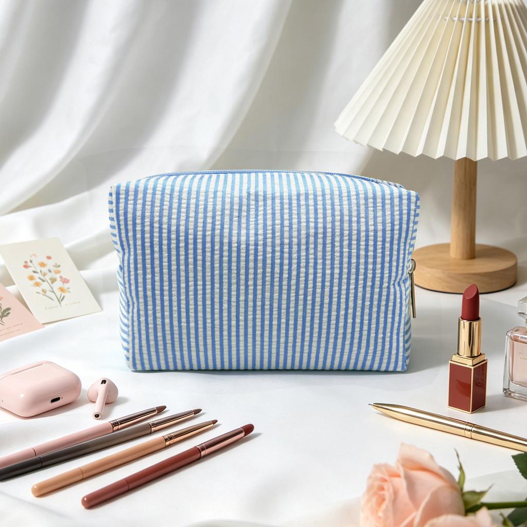 Polyester Striped Travel Toiletry Bag With Breathable Design For Men And Women