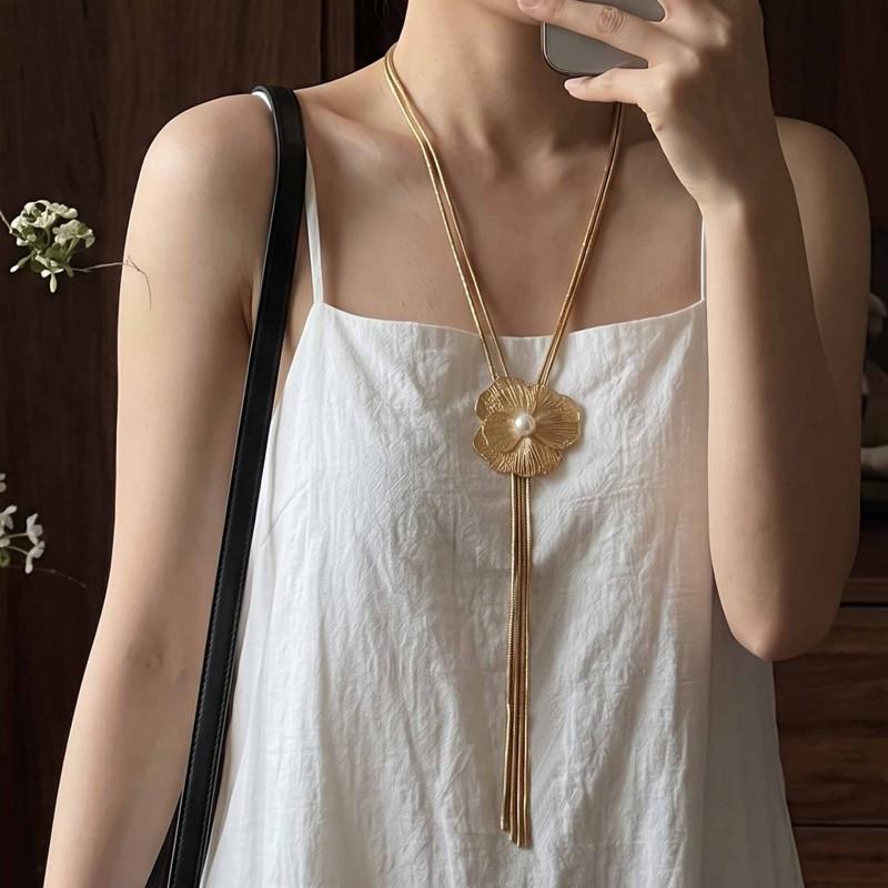Retro Metal Design Pearl Flower Necklace - French Light Luxury, Long Tassel Chain
