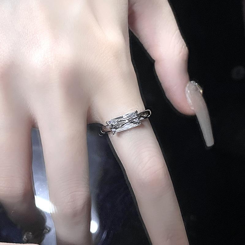 Niszowy Design Łańcuszek Premium Zimny Wiatr Francuski Składany Pełny Diament Cyrkon Osobowość Saturn Otwarty Pierścionek