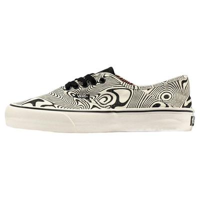 Autentyczne buty skate VR3 SF Low Top Sneakers Unisex Czarne Białe VN0A4BX5BKA1