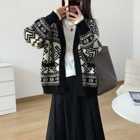 V-neck retro jacquard knitted cardigan women's spring and autumn new casual versatile loose lazy wind sweater jacket