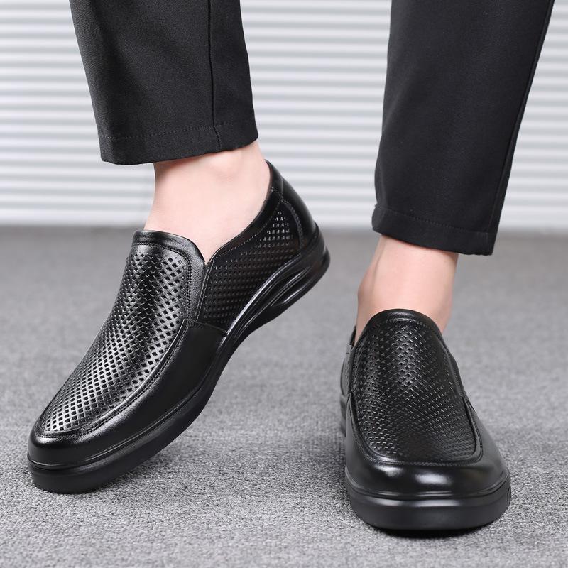 Leather Shoes Men's 2025 Summer Breathable Hollow Sandals Men's Leather Middle-aged and Elderly Casual Shoes Soft-soled Non-slip Dad Shoes